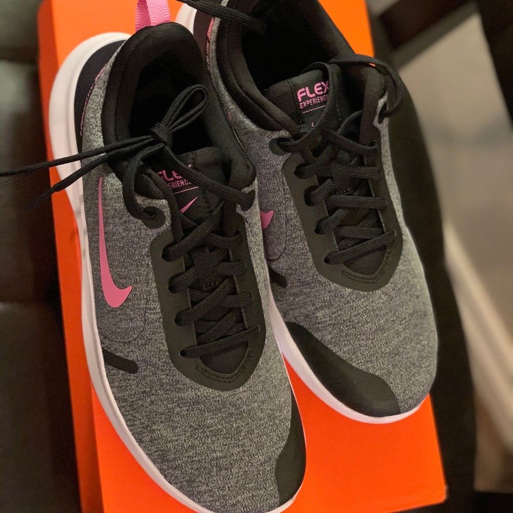 Nike Women's Flex Experience RN 8 Running Shoes
